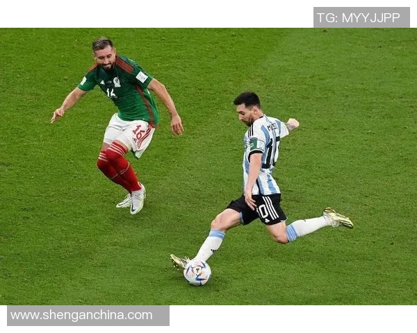 全球足球明星球员榜单解析与精彩瞬间回顾